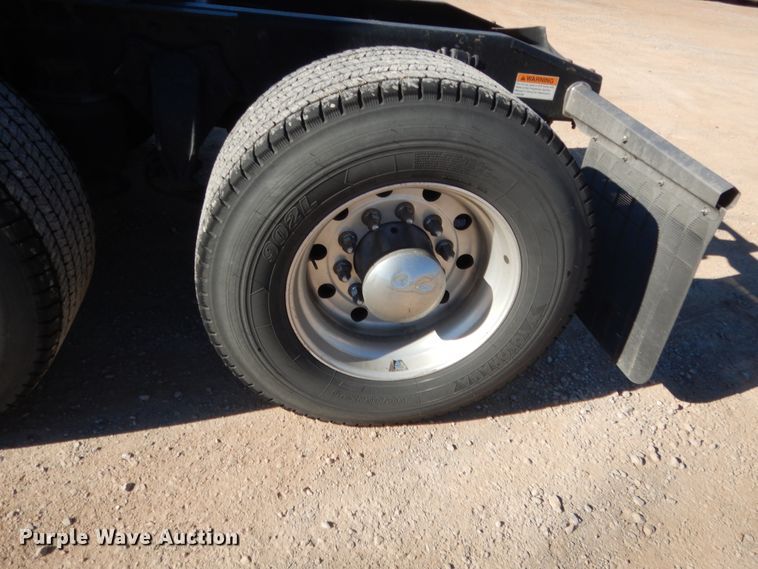 image for item HW9206 2016 Freightliner Cascadia 125  semi truck