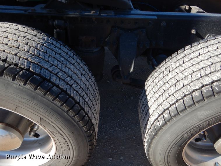 image for item HW9206 2016 Freightliner Cascadia 125  semi truck