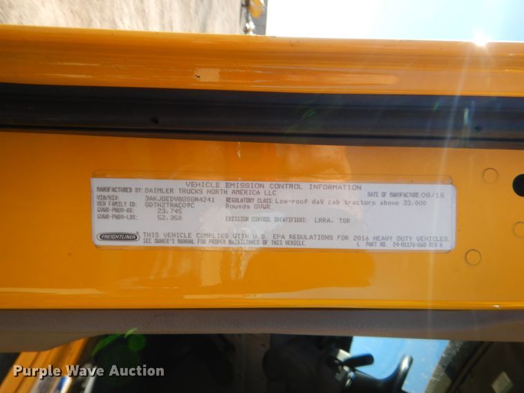 image for item HW9206 2016 Freightliner Cascadia 125  semi truck