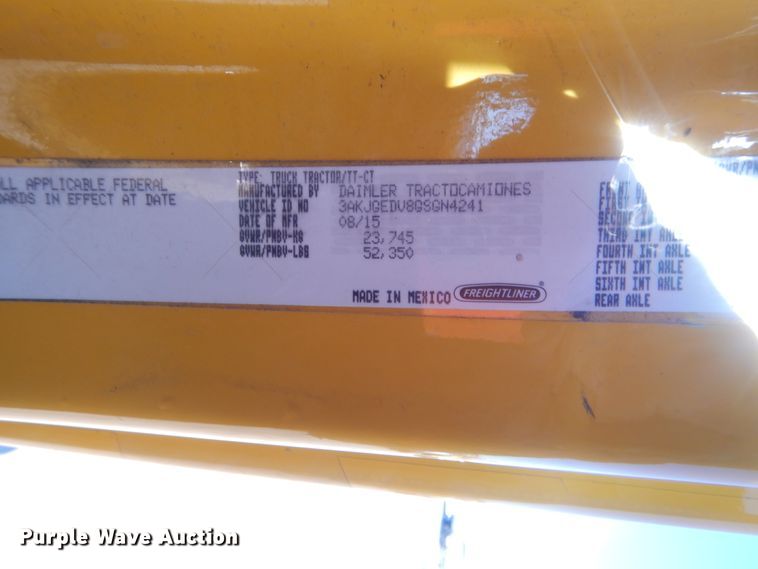 image for item HW9206 2016 Freightliner Cascadia 125  semi truck