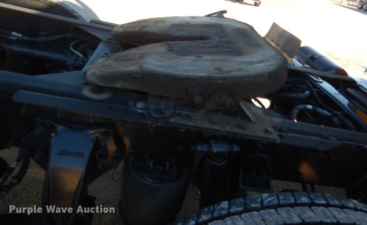 image for item HW9207 2018 Freightliner Cascadia 125  semi truck