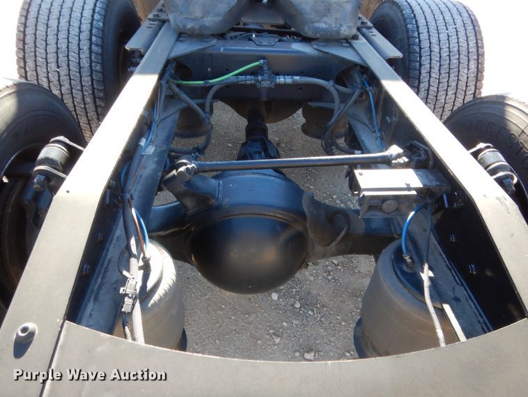 image for item HW9207 2018 Freightliner Cascadia 125  semi truck