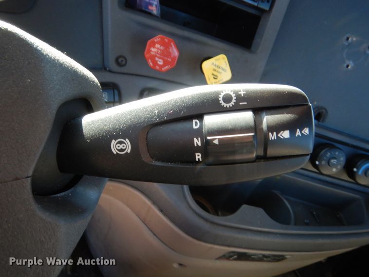 image for item HW9207 2018 Freightliner Cascadia 125  semi truck