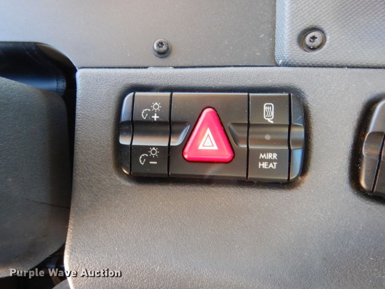 image for item HW9207 2018 Freightliner Cascadia 125  semi truck