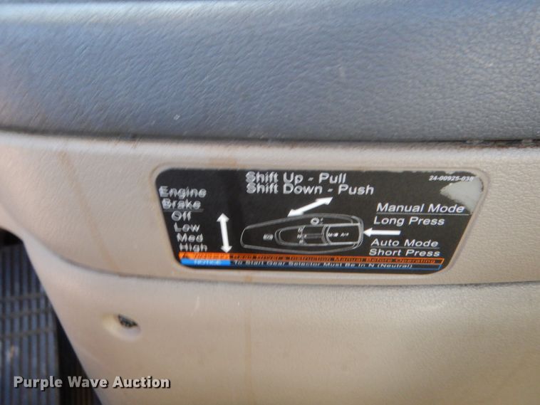 image for item HW9207 2018 Freightliner Cascadia 125  semi truck