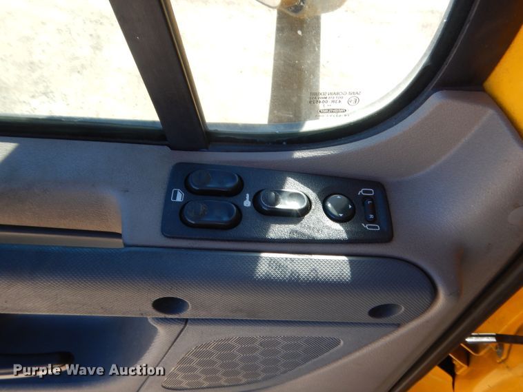 image for item HW9207 2018 Freightliner Cascadia 125  semi truck