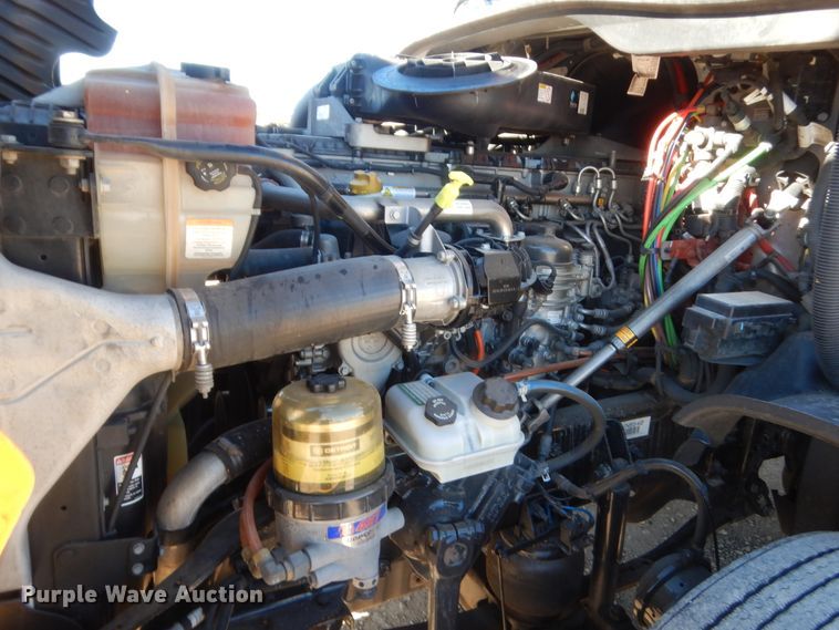 image for item HW9207 2018 Freightliner Cascadia 125  semi truck