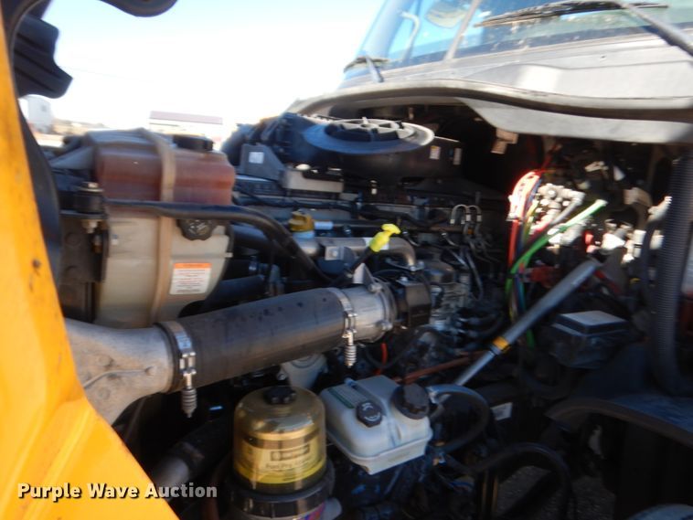 image for item HW9207 2018 Freightliner Cascadia 125  semi truck