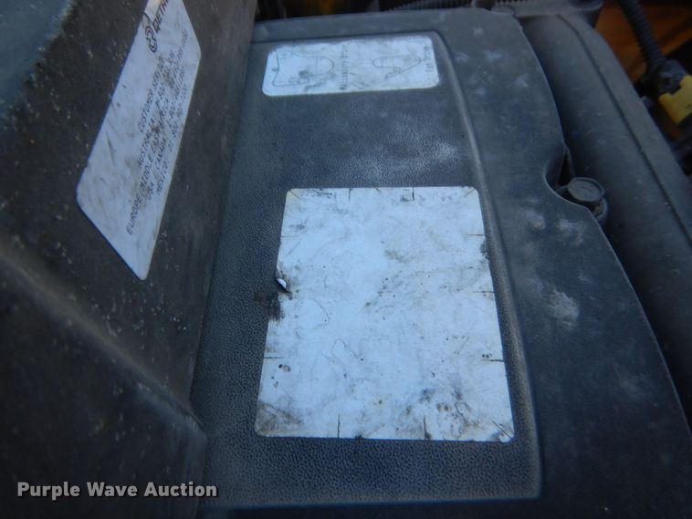 image for item HW9207 2018 Freightliner Cascadia 125  semi truck