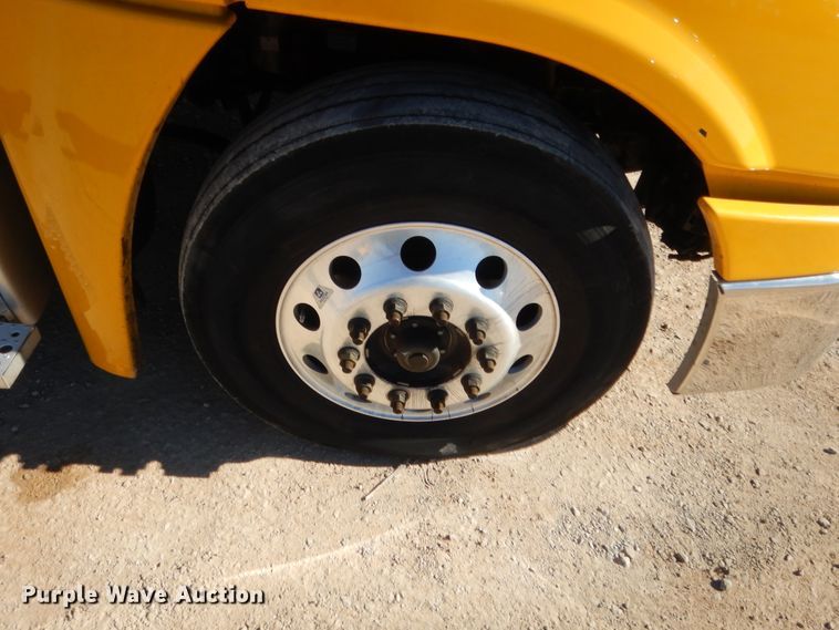 image for item HW9207 2018 Freightliner Cascadia 125  semi truck