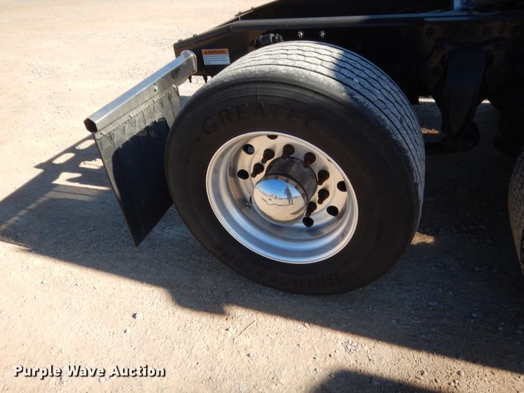 image for item HW9207 2018 Freightliner Cascadia 125  semi truck