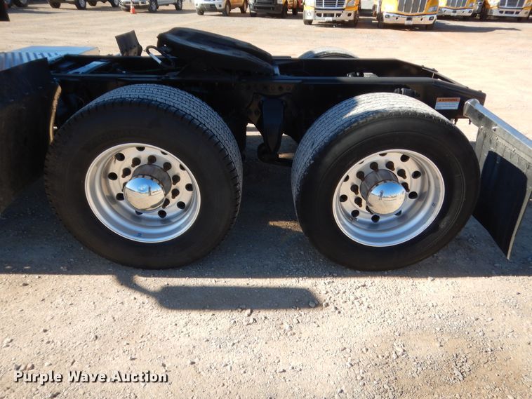 image for item HW9207 2018 Freightliner Cascadia 125  semi truck