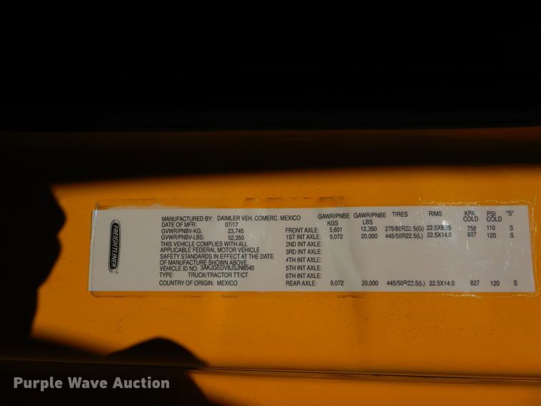 image for item HW9207 2018 Freightliner Cascadia 125  semi truck