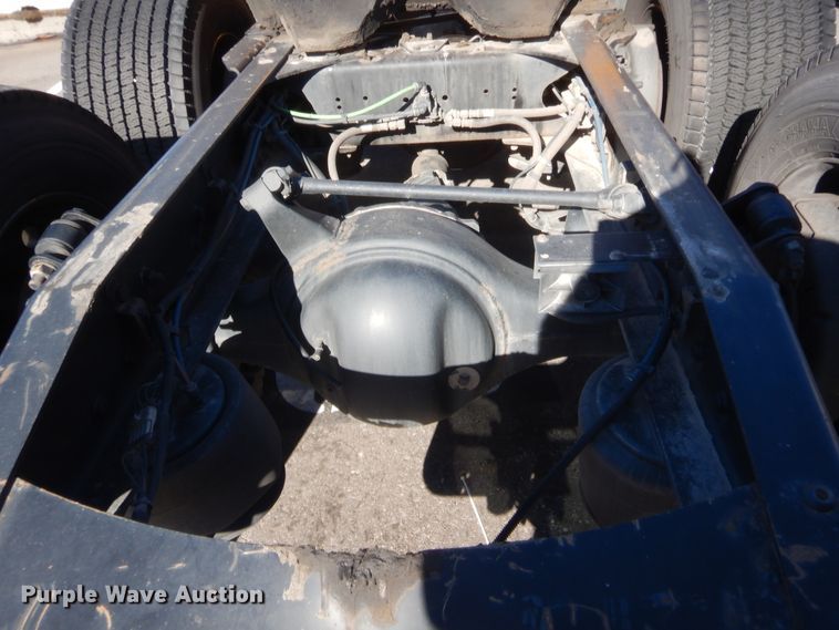 image for item HW9208 2015 Freightliner Cascadia 125  semi truck