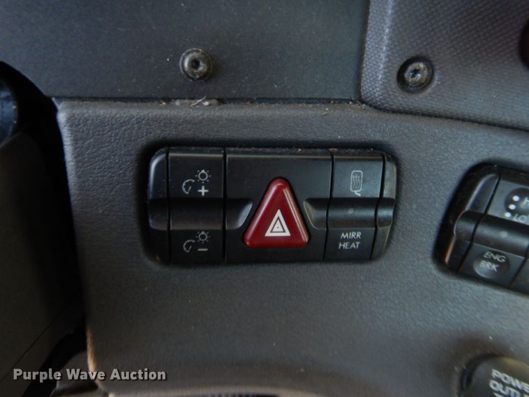 image for item HW9208 2015 Freightliner Cascadia 125  semi truck