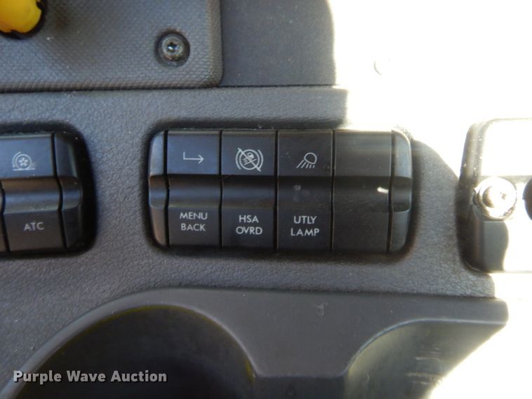 image for item HW9208 2015 Freightliner Cascadia 125  semi truck