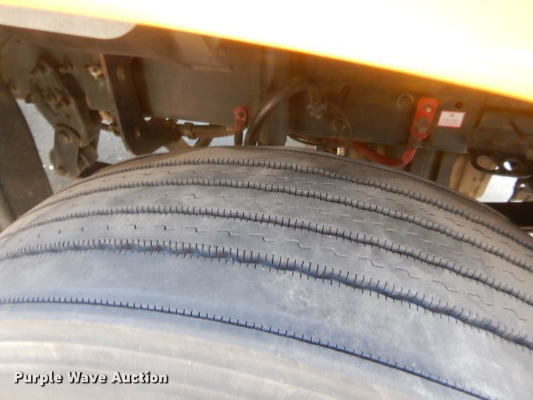 image for item HW9208 2015 Freightliner Cascadia 125  semi truck