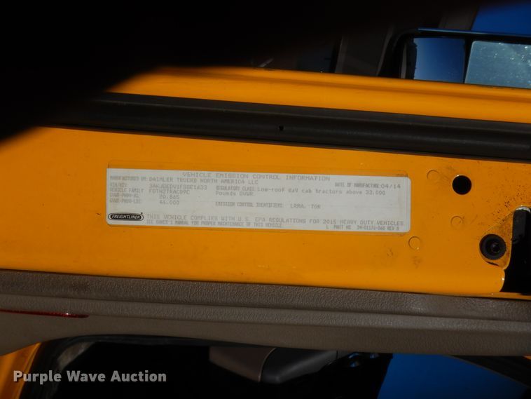 image for item HW9208 2015 Freightliner Cascadia 125  semi truck