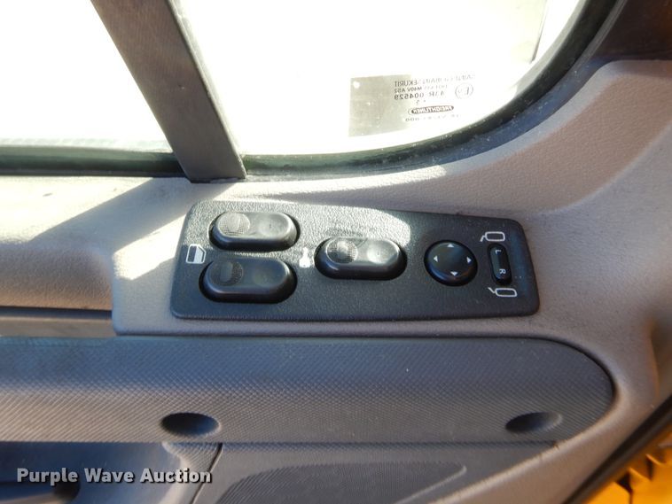 image for item HW9209 2016 Freightliner Cascadia 125  semi truck