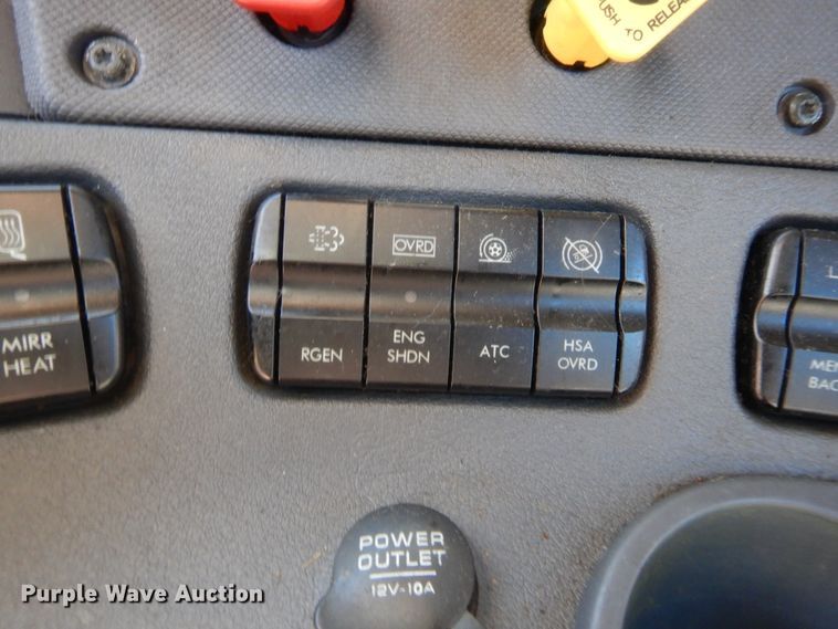 image for item HW9209 2016 Freightliner Cascadia 125  semi truck