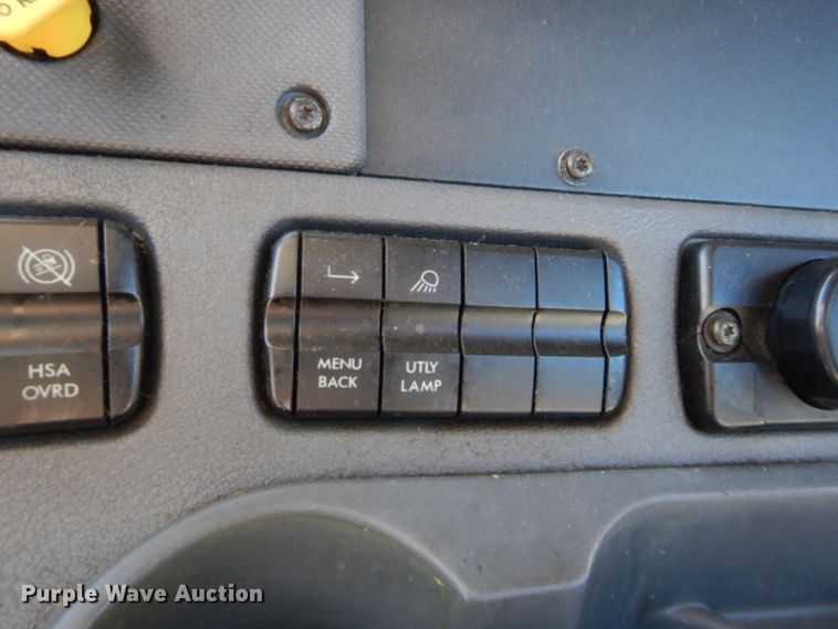 image for item HW9209 2016 Freightliner Cascadia 125  semi truck