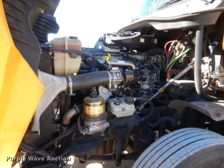 image for item HW9209 2016 Freightliner Cascadia 125  semi truck