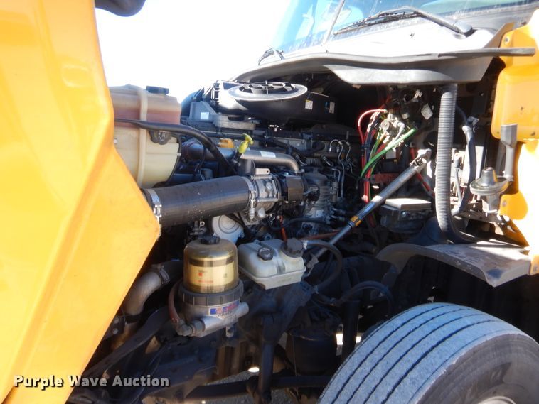 image for item HW9209 2016 Freightliner Cascadia 125  semi truck