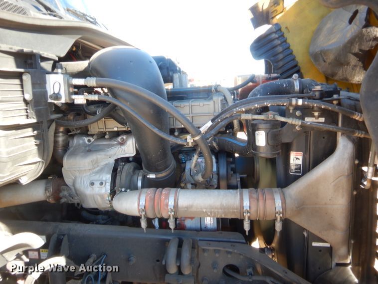 image for item HW9209 2016 Freightliner Cascadia 125  semi truck