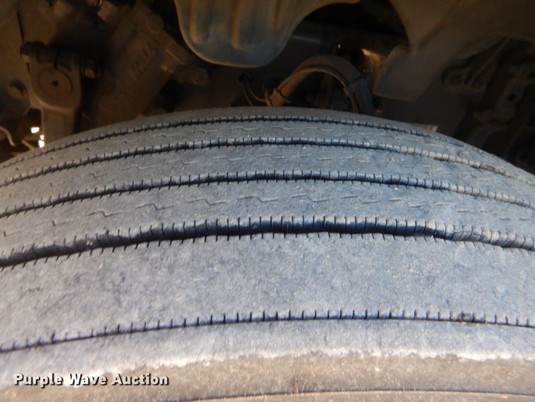 image for item HW9209 2016 Freightliner Cascadia 125  semi truck