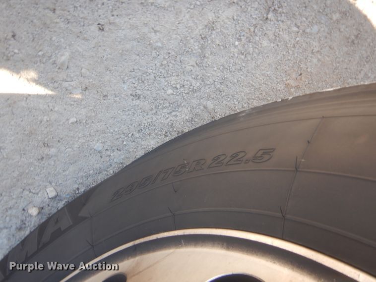 image for item HW9209 2016 Freightliner Cascadia 125  semi truck