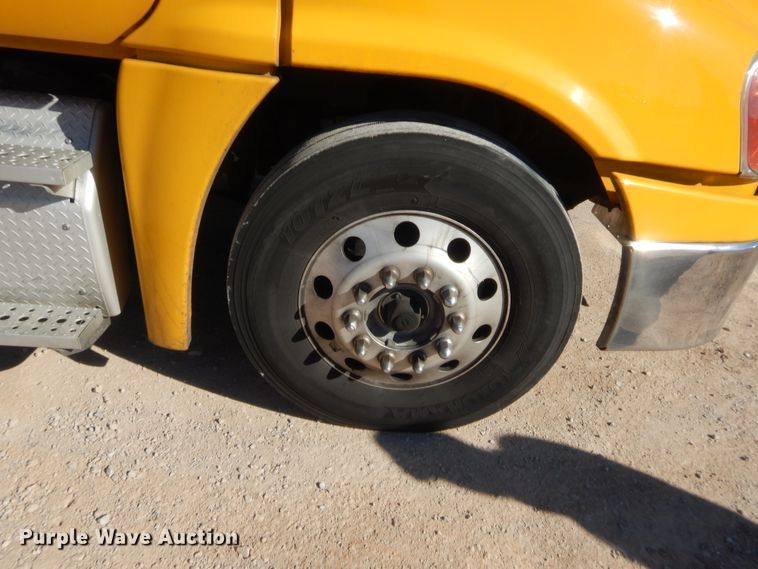 image for item HW9209 2016 Freightliner Cascadia 125  semi truck