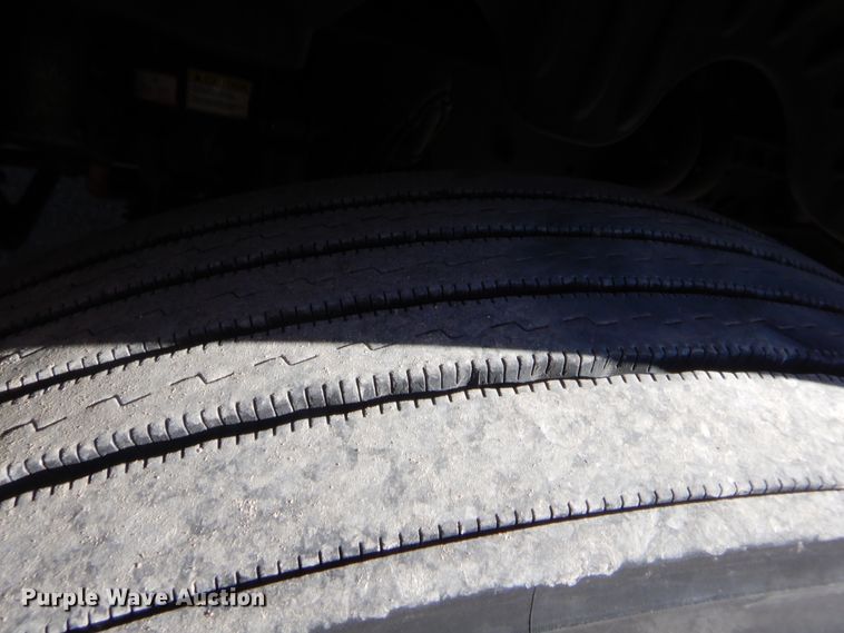 image for item HW9209 2016 Freightliner Cascadia 125  semi truck