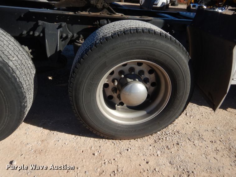 image for item HW9209 2016 Freightliner Cascadia 125  semi truck