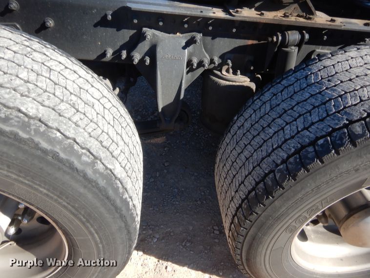 image for item HW9209 2016 Freightliner Cascadia 125  semi truck