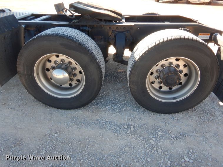 image for item HW9209 2016 Freightliner Cascadia 125  semi truck