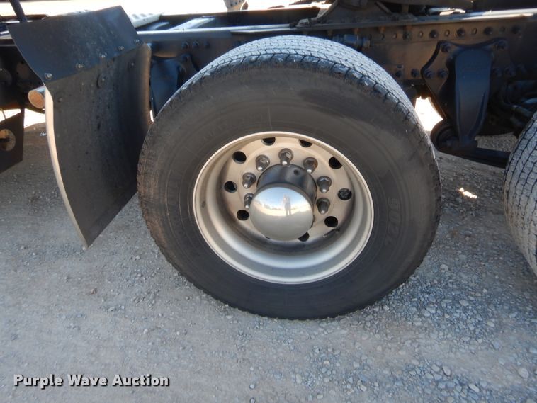 image for item HW9209 2016 Freightliner Cascadia 125  semi truck