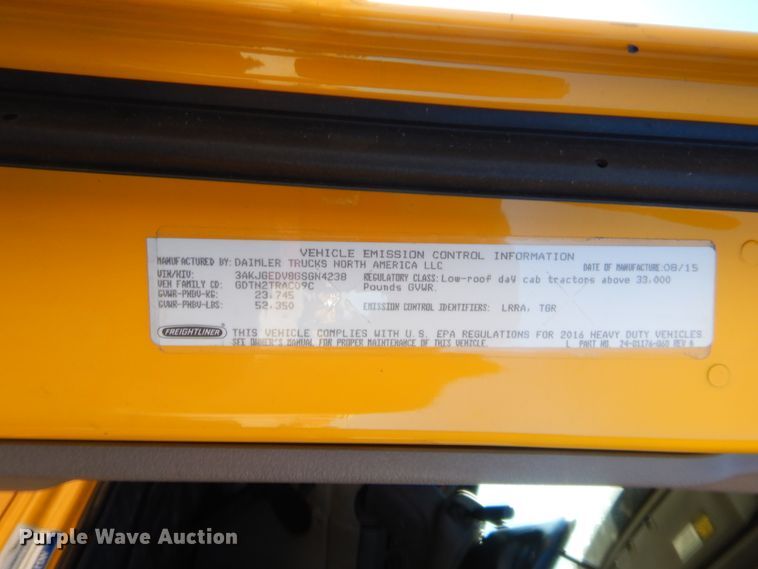 image for item HW9209 2016 Freightliner Cascadia 125  semi truck