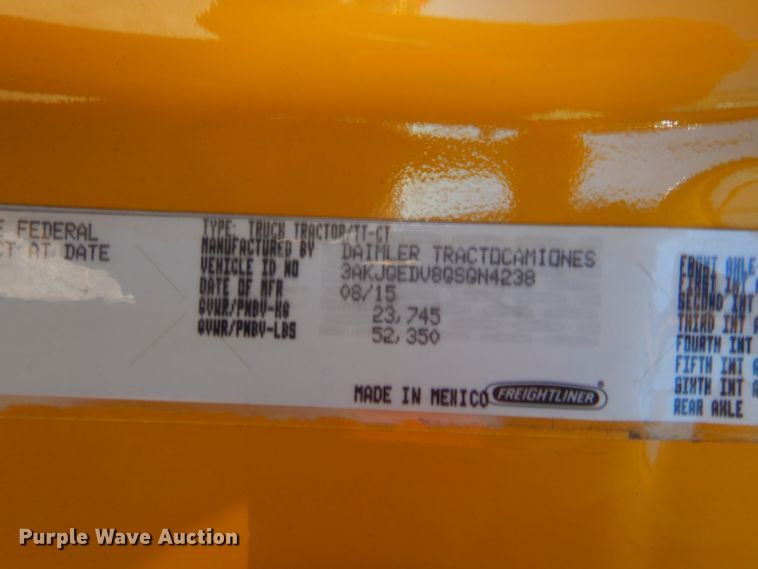 image for item HW9209 2016 Freightliner Cascadia 125  semi truck