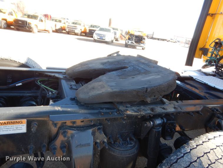 image for item HW9210 2017 Freightliner Cascadia 125  semi truck