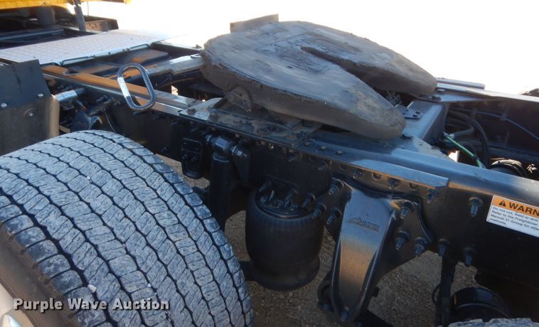 image for item HW9210 2017 Freightliner Cascadia 125  semi truck