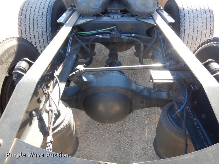 image for item HW9210 2017 Freightliner Cascadia 125  semi truck