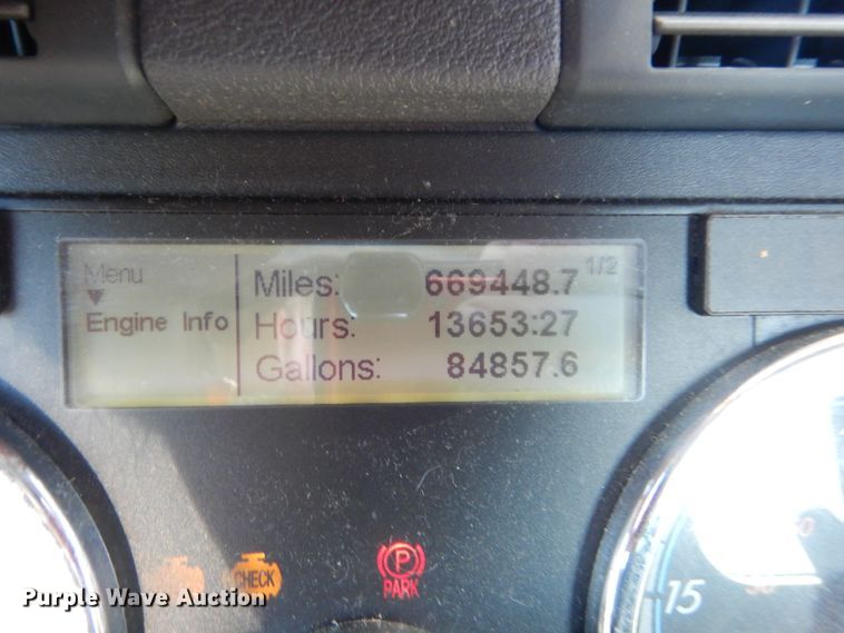 image for item HW9210 2017 Freightliner Cascadia 125  semi truck