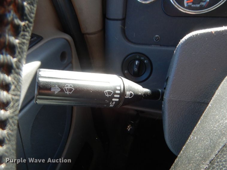 image for item HW9210 2017 Freightliner Cascadia 125  semi truck