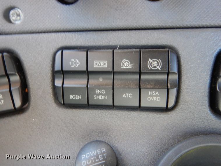 image for item HW9210 2017 Freightliner Cascadia 125  semi truck