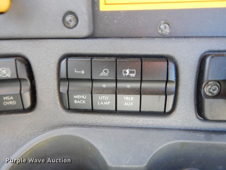 image for item HW9210 2017 Freightliner Cascadia 125  semi truck