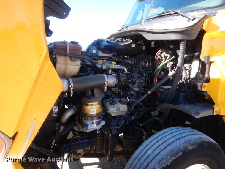 image for item HW9210 2017 Freightliner Cascadia 125  semi truck