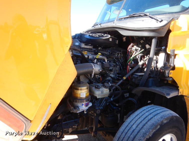 image for item HW9210 2017 Freightliner Cascadia 125  semi truck