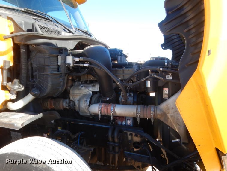 image for item HW9210 2017 Freightliner Cascadia 125  semi truck