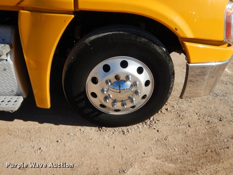 image for item HW9210 2017 Freightliner Cascadia 125  semi truck