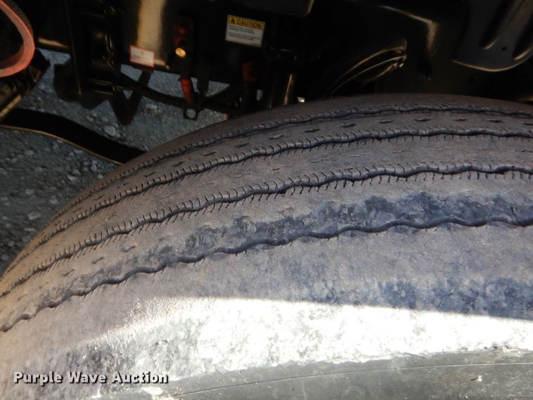 image for item HW9210 2017 Freightliner Cascadia 125  semi truck